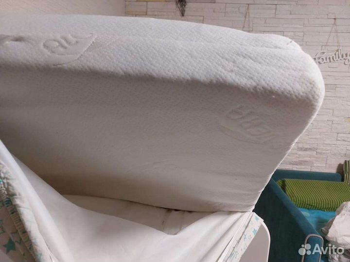 Детская кроватка с продольным маятником