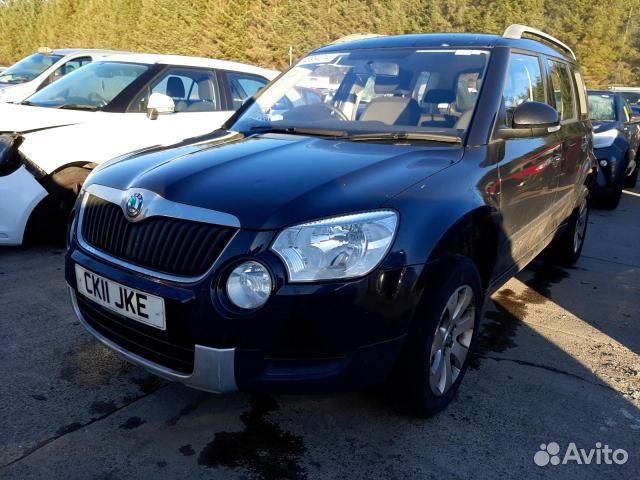 Подкрылок (Локер) передний правый skoda yeti 1 201