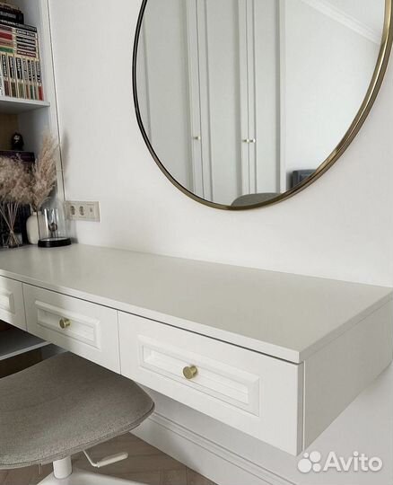 Шкаф в спальню белый