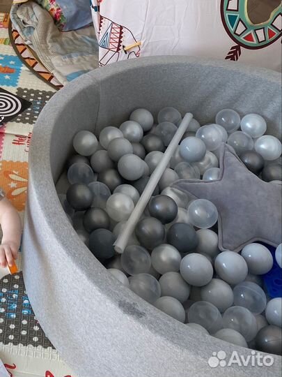 Сухой бассейн с шариками
