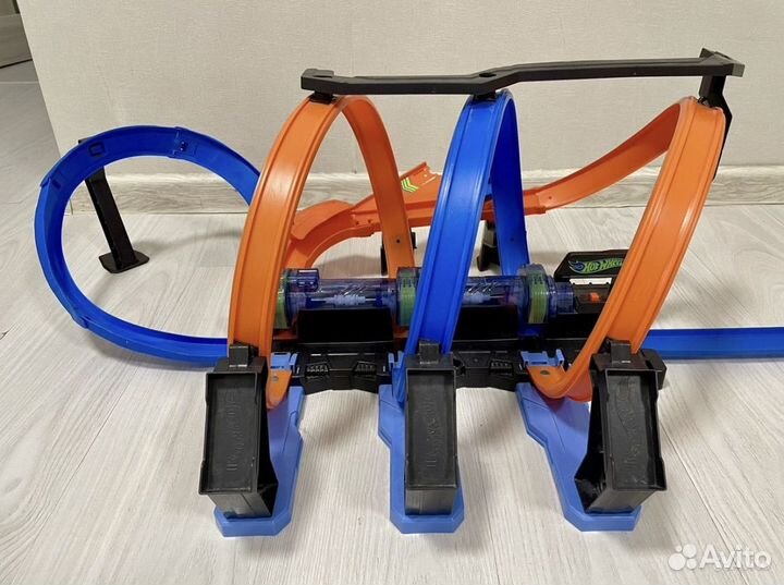 Винтовое столкновение hot wheels