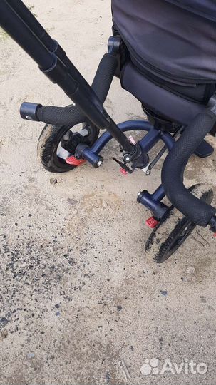 Детский трехколесный велосипед с ручкой