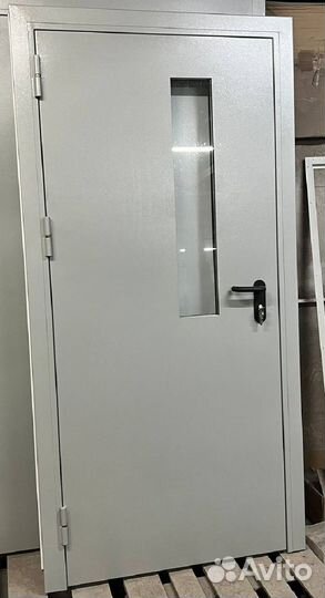 Тамбурная дверь