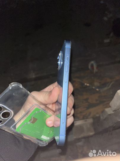 Телефон iPhone 13