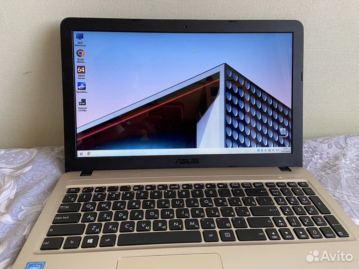 Отличный Ноутбук Asus Intel/4gb/SSD