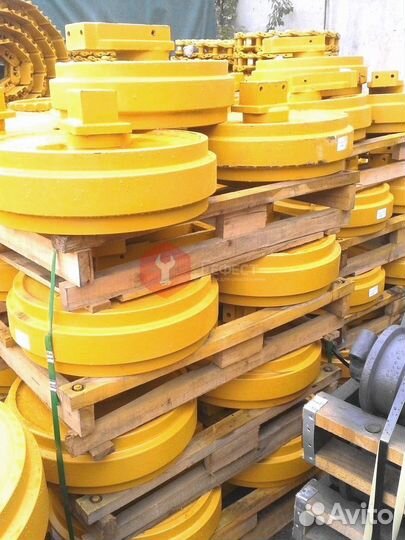 Колесо направляющее R210LC-7A 81N6-13010