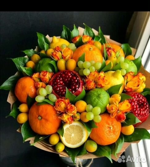 Букет на подарок из конфет фруктов с доставкой