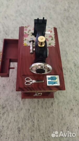 Шкатулка музыкальная Швейная машина Singer