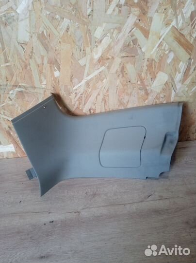 Обшивка стойки Volvo V50