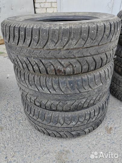 Bridgestone Ice Cruiser 7000 215/55 R17