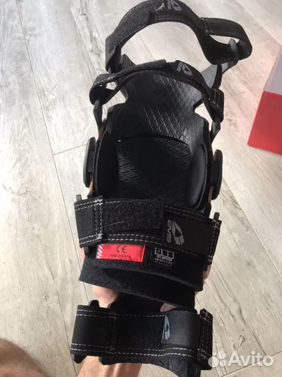 Брейсы EVS Axis pro