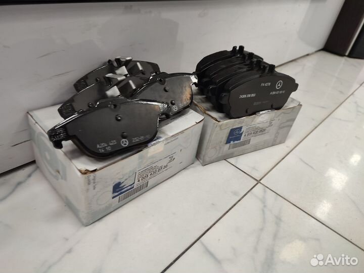 Комплект тормозных колодок Mercedes W204