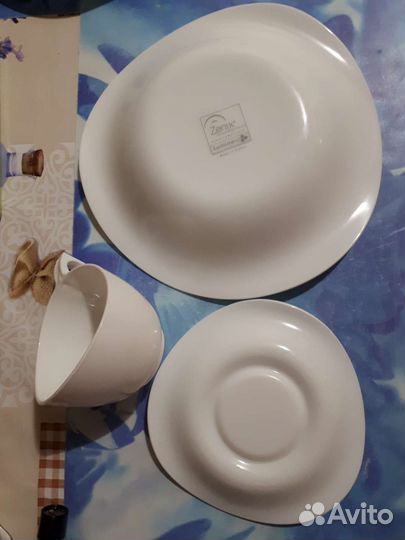 Чашка с блюдцем и пирожковницей набор