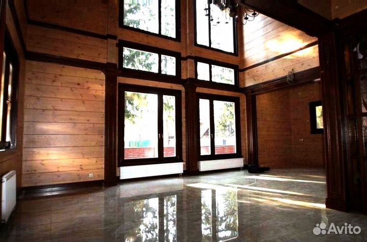 Деревянный потолок из массива дерева