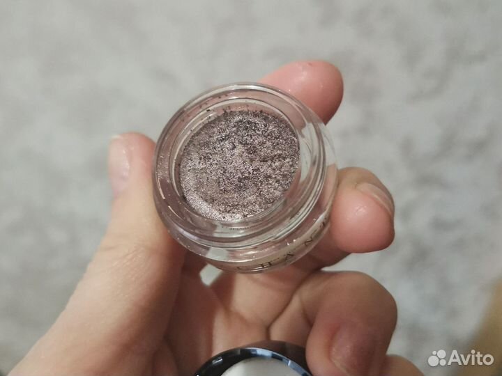 Chantecaille, Chanel, Dior тени