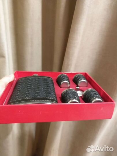 Подарочный набор фляжка и стопки