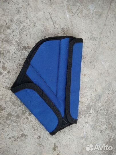 Адаптер на ремень безопасности в автомобиле