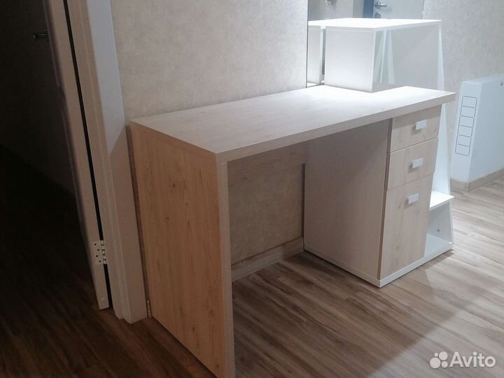 Новый компьютерный стол прямой