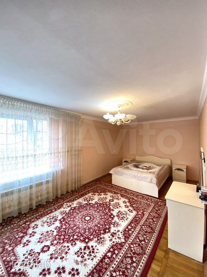 4-к. квартира, 85 м², 1/5 эт.