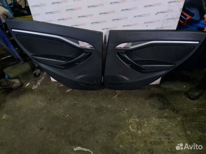 Обшивки задних дверей LADA vesta