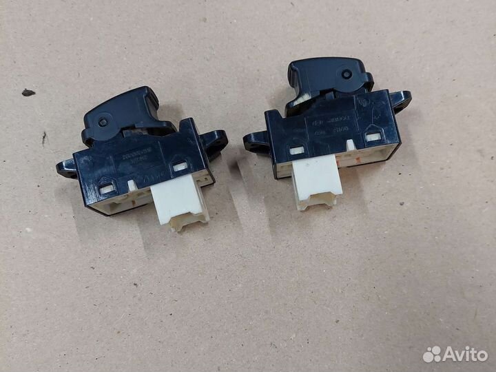 Кнопка стеклоподъемника Hyundai Sonata Elantra XD