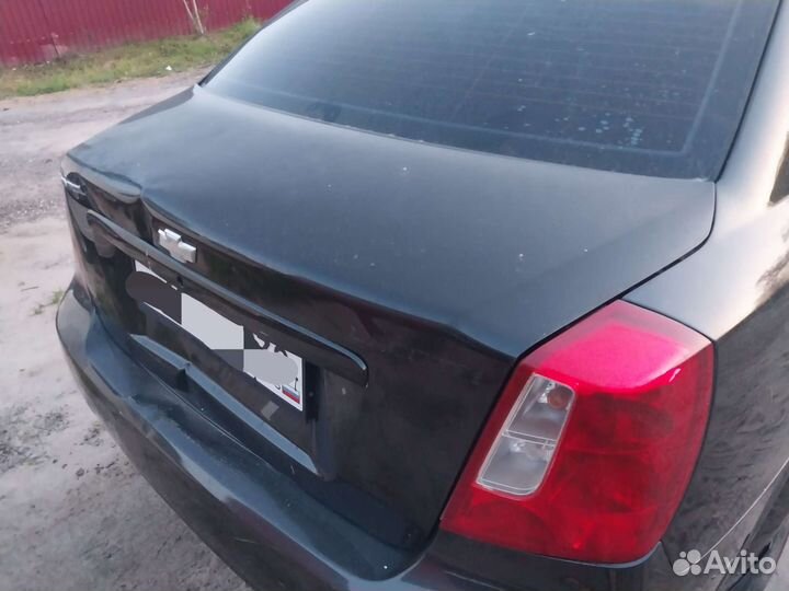 Крышка багажника Chevrolet Lacetti после дтп вмят