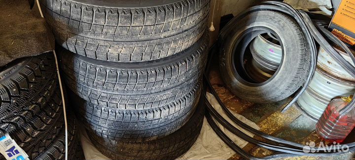 Bridgestone Blizzak DM-V2 215/60 R17 104