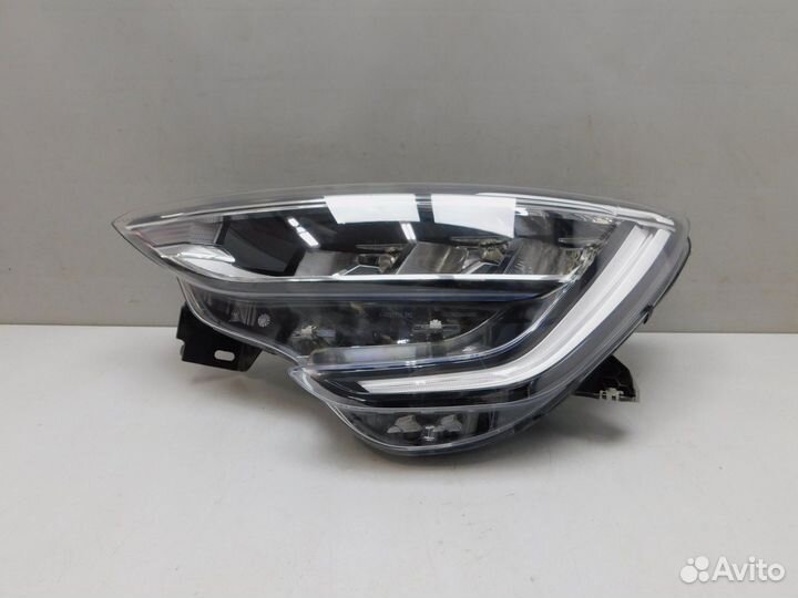 Фара левая Renault Arkana 260605885R