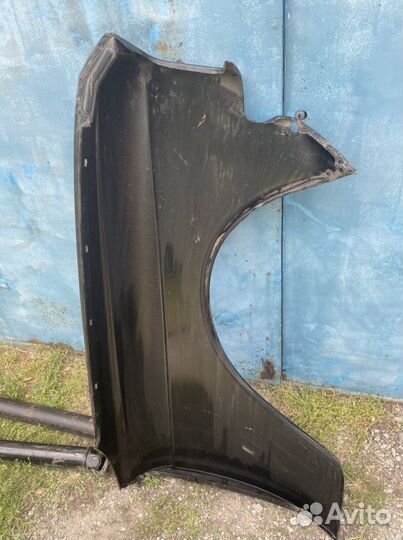 Крыло переднее левое москвич 2140
