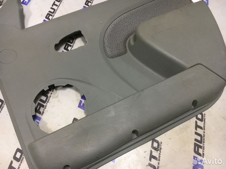 Обшивка двери передней правой Рено Логан