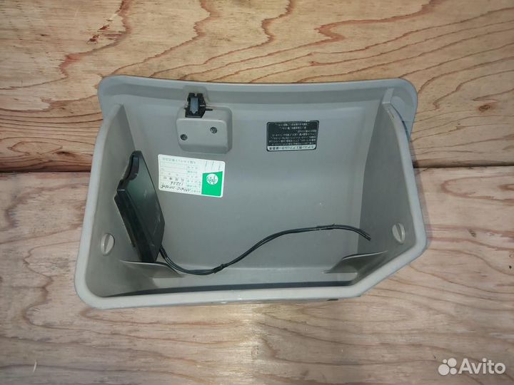 Крышка бардачка Toyota Prius NHW11 (1997 - 2003)