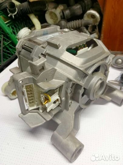 Двигататель стиральной машины Bosch