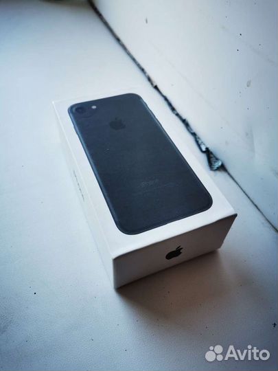 Коробки от iPad2 и iphone7