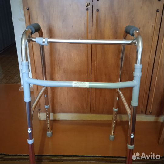 Ходунки для взрослых с колесами