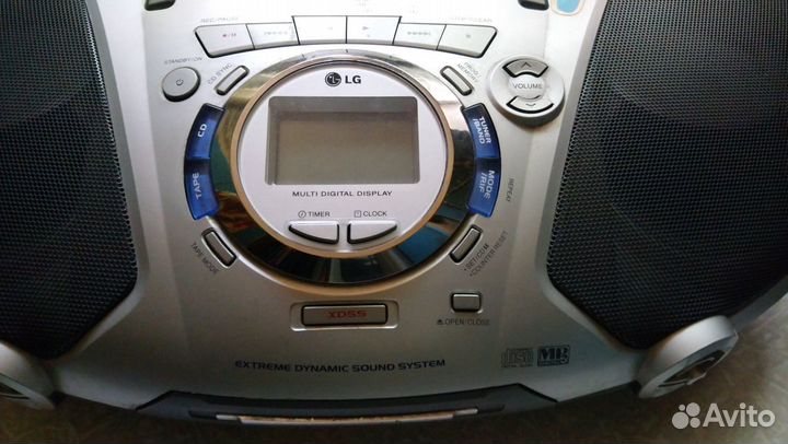 Магнитола LG LPC-LM735