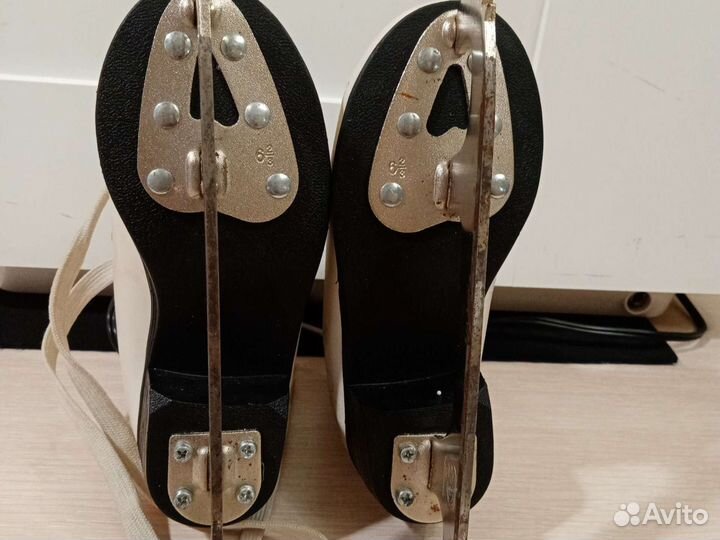 Коньки фигурные, р. 28