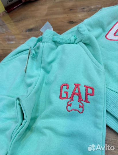 Костюм для девочки спортивный Gap