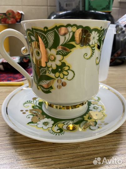 Большая чашка с блюдцем