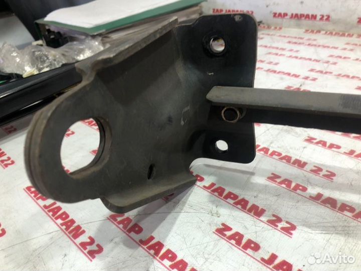 Петля буксировочная задняя Mitsubishi Airtrek CU4W