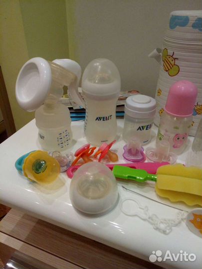 Бутылочки, молокоотсос ручной и всё для кормления