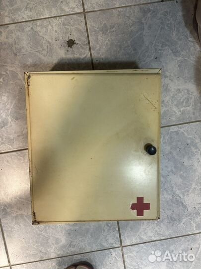 Шкафчик аптечка