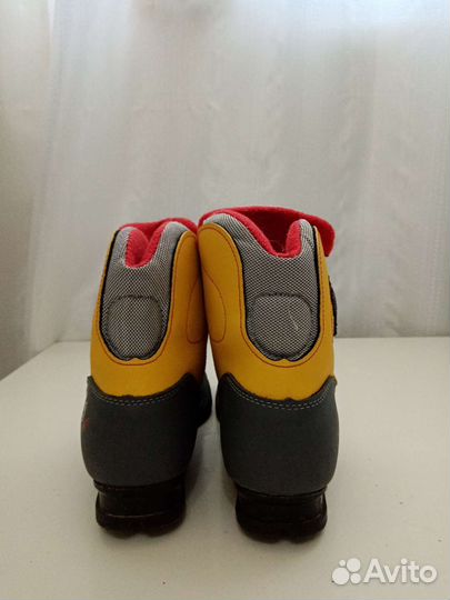 Лыжные ботинки