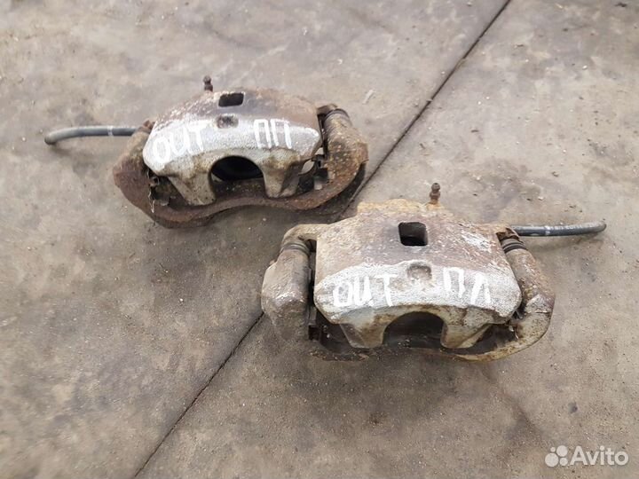 Суппорт передний Mitsubishi Outlander 1