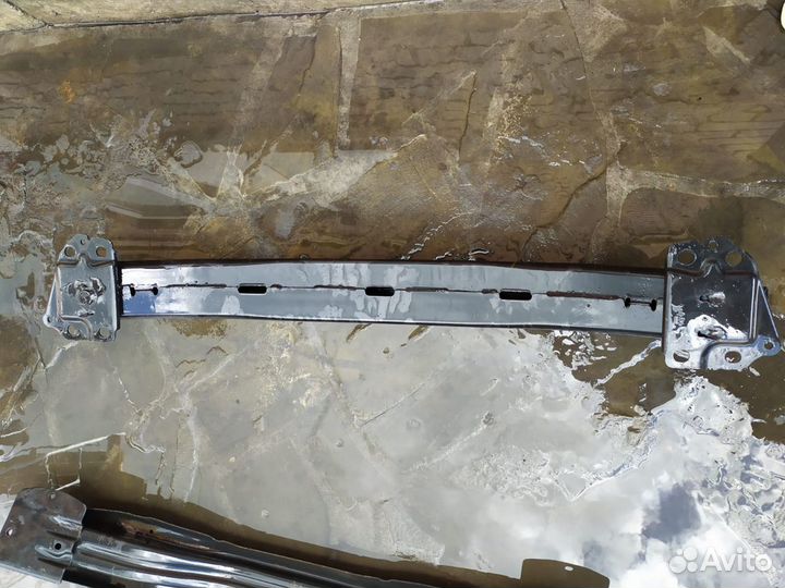 Усилитель переднего бампера Fiat Stilo 1.6л