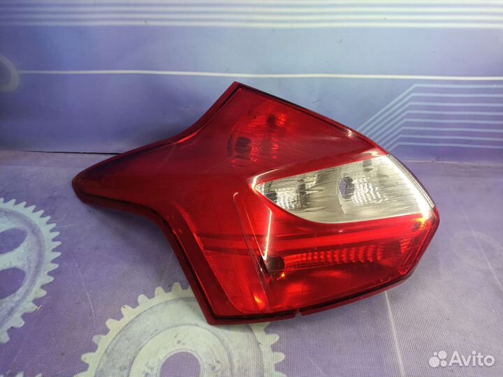 Фонарь задний левый Ford Focus 3 хэтчбек
