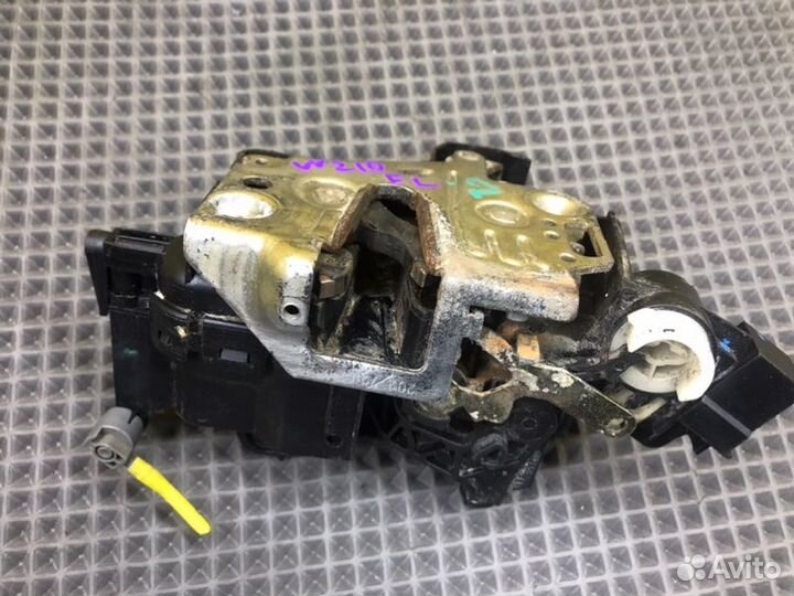 Замок двери передний левый Mercedes-Benz E-Class