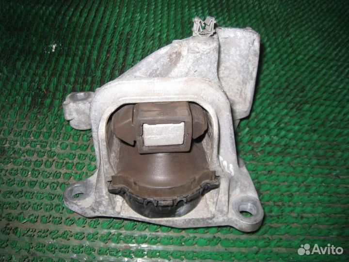 Опора (подушка) двигателя правая Renault Megane 3