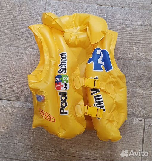 Детский надувной жилет от 1 до 3 лет новый
