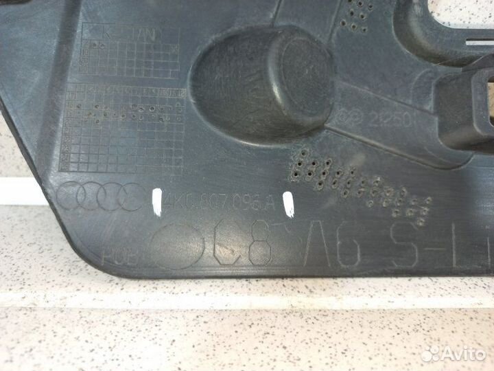 Кронштейн форсунки омывателя фары Audi A6 C8