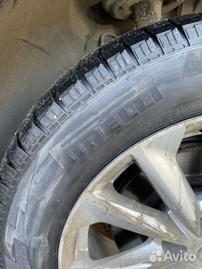 Pirelli Ice Zero 215/60 R17 100T